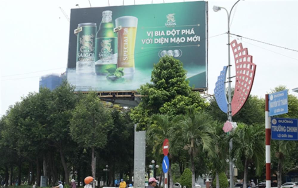 Khảo sát vị trí là một công đoạn quan trọng trong quy trình thi công biển hiệu